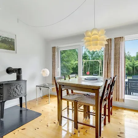 Feriehus 3 Bedroom Beautiful In Vaeggerlose *