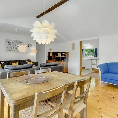 3 Bedroom Beautiful In Vaeggerlose Feriehus Bøtø By