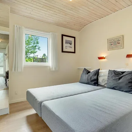 Feriehus 3 Bedroom Beautiful In Vaeggerlose