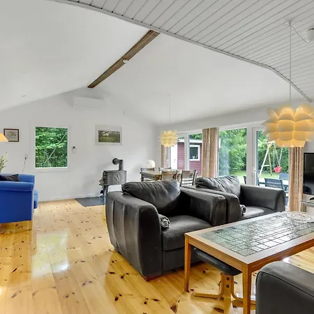 3 Bedroom Beautiful In Vaeggerlose Bøtø By