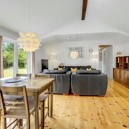 3 Bedroom Beautiful In Vaeggerlose * Bøtø By