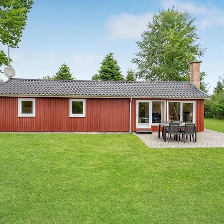 3 Bedroom Beautiful In Vaeggerlose * Bøtø By