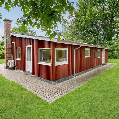 Feriehus 3 Bedroom Beautiful In Vaeggerlose