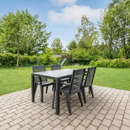 3 Bedroom Beautiful In Vaeggerlose Feriehus Bøtø By